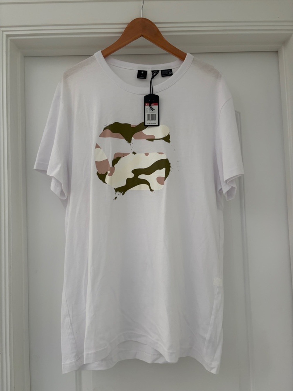 NWT G-Star Raw White Short Sleeve Tee with Olive & Pink Camo  Detail